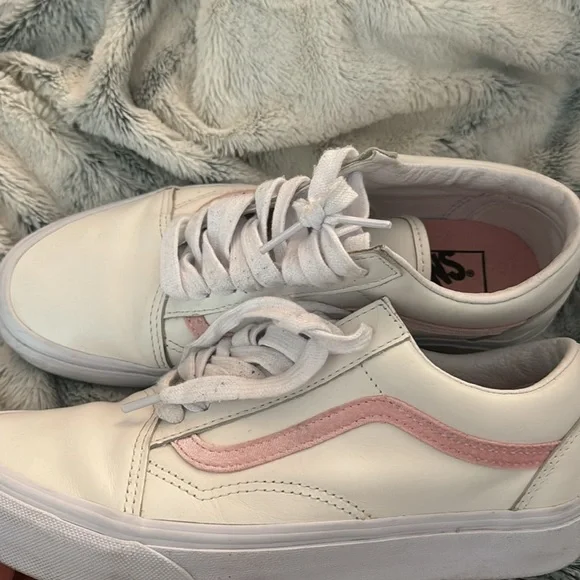 Women 8.5 Vans Old Skool with pink velvet strip - Picture 3 of 5